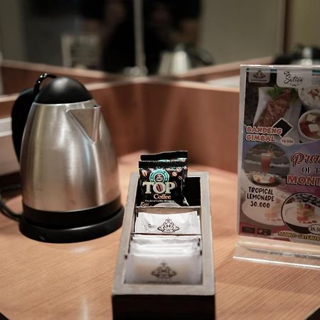Crown Victoria Hotel Tulungagung Eksteriør billede