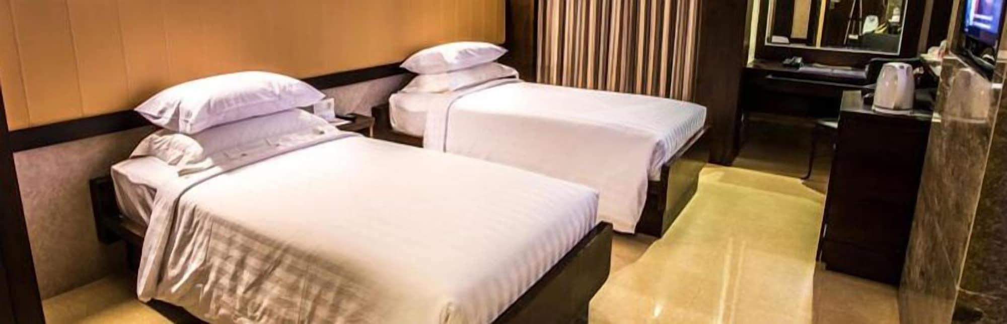 Crown Victoria Hotel Tulungagung Eksteriør billede