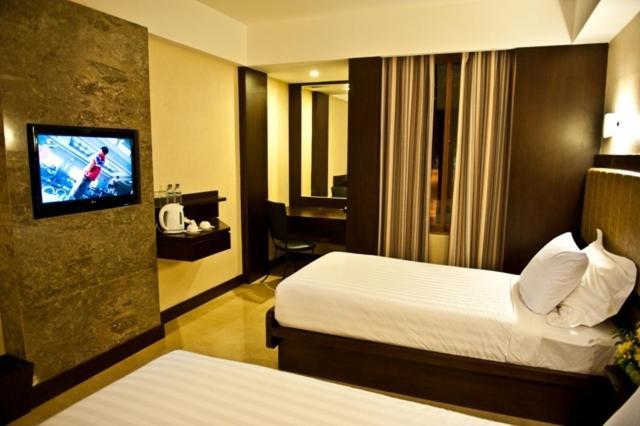 Crown Victoria Hotel Tulungagung Værelse billede