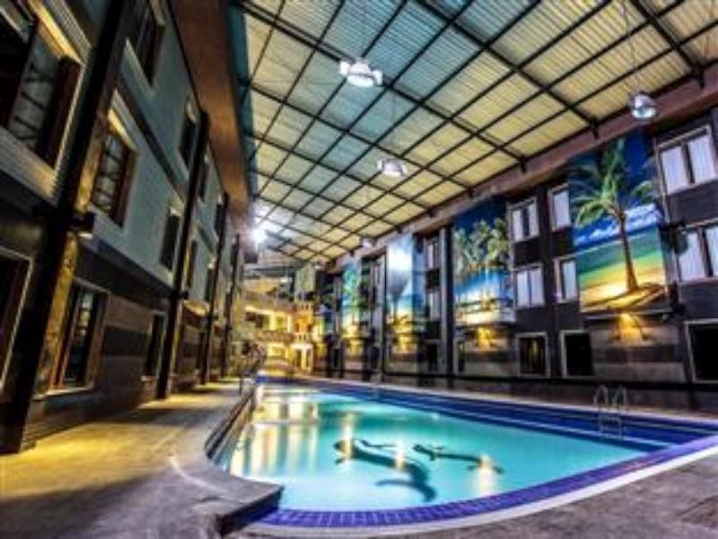 Crown Victoria Hotel Tulungagung Eksteriør billede